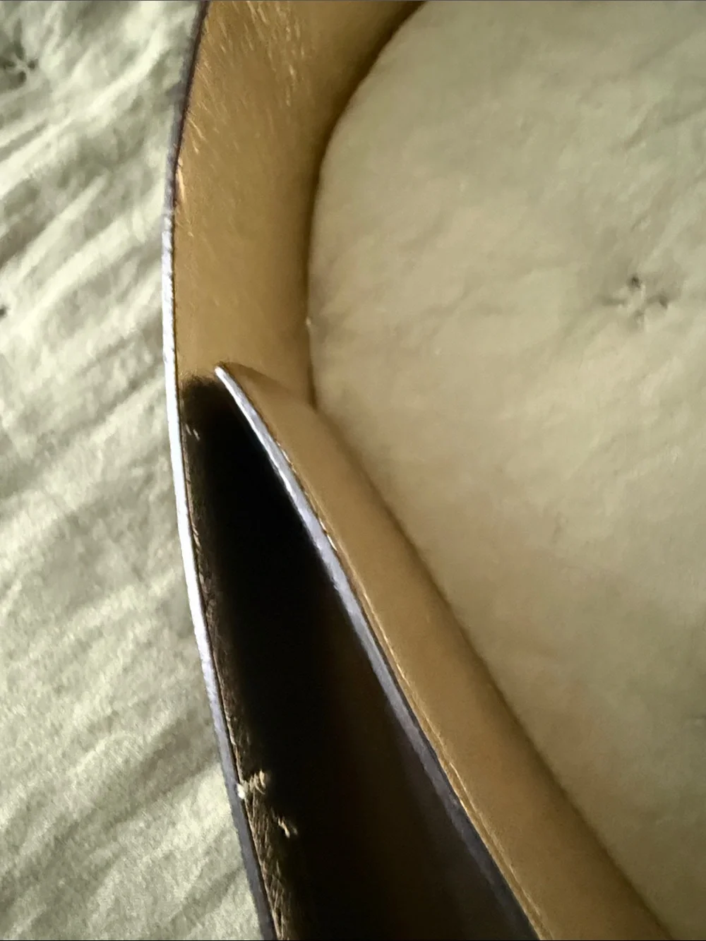 Saks Fifth Avenue Black Genuine Leather Belt Gold Oval Buckle Medium